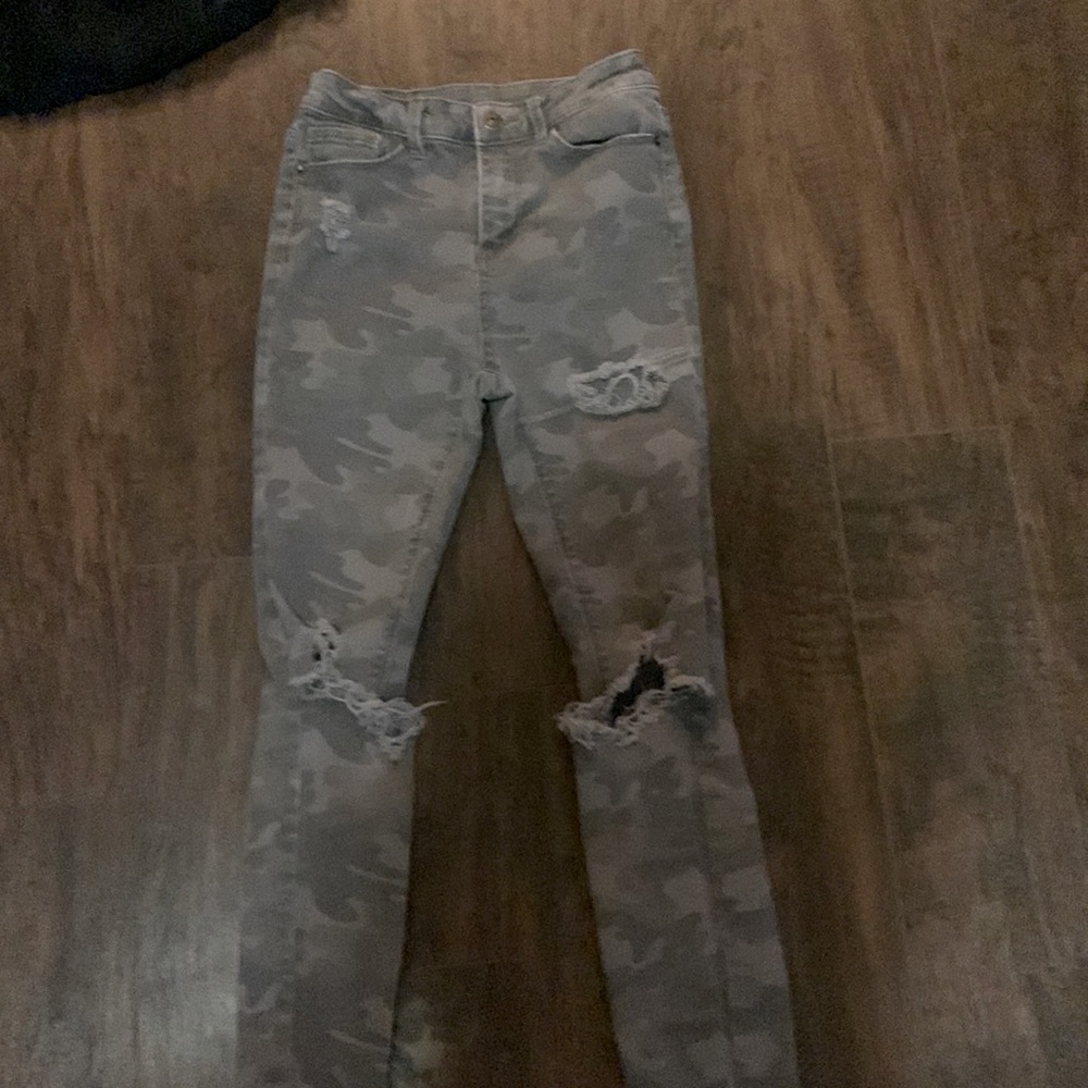Vanilla Star Women’s 0 ripped jeans Camouflage print high rise
